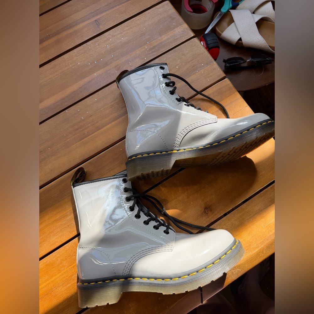 Dr. Martens Light Grey Lace Up Combat Boots EUC Women’s Size 8 - Picture 3 of 9